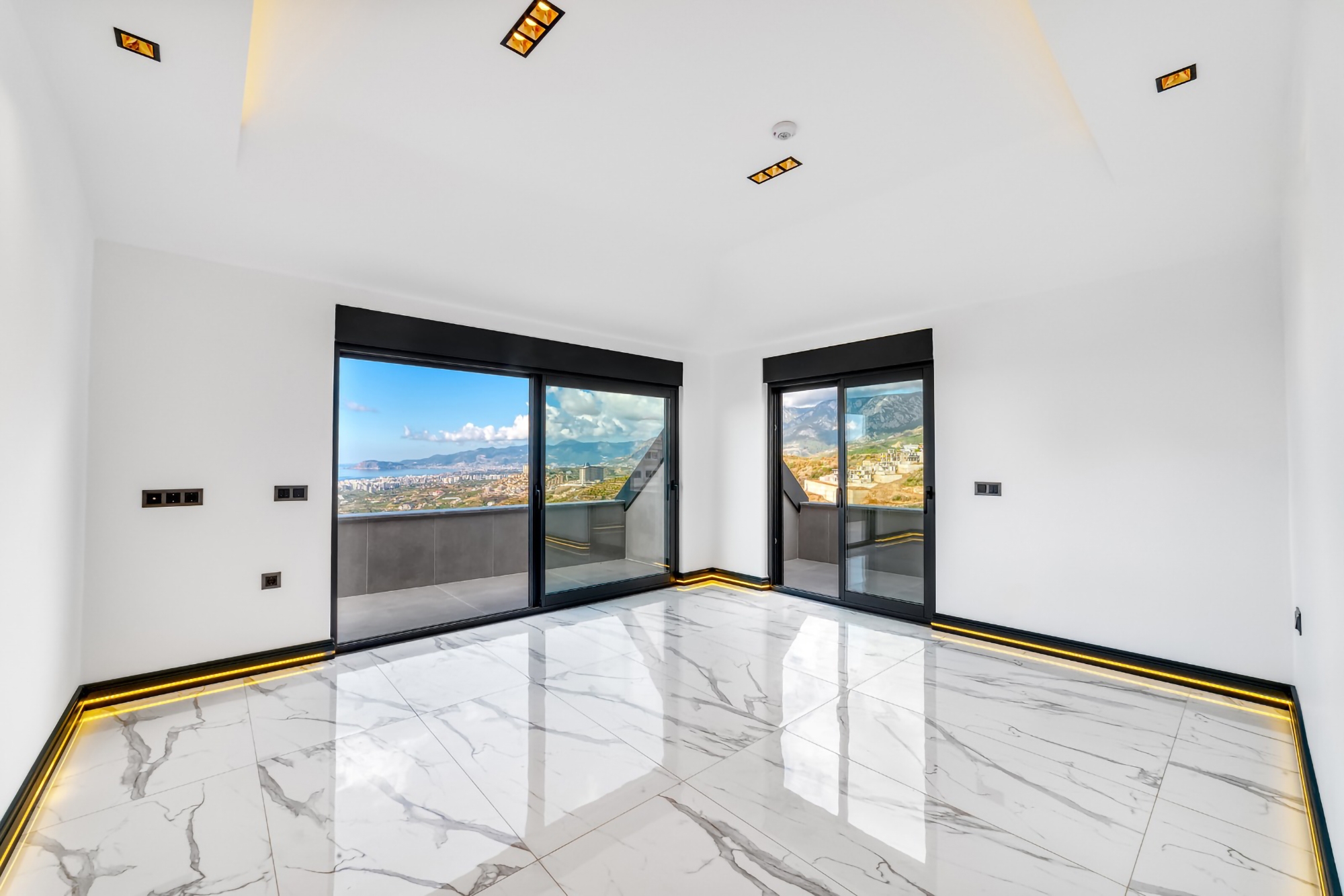 Luxuriöse 4+1 Villa mit atemberaubendem Blick in Kargicak, Alanya