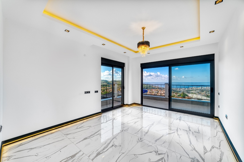 Luxuriöse 4+1 Villa mit atemberaubendem Blick in Kargicak, Alanya