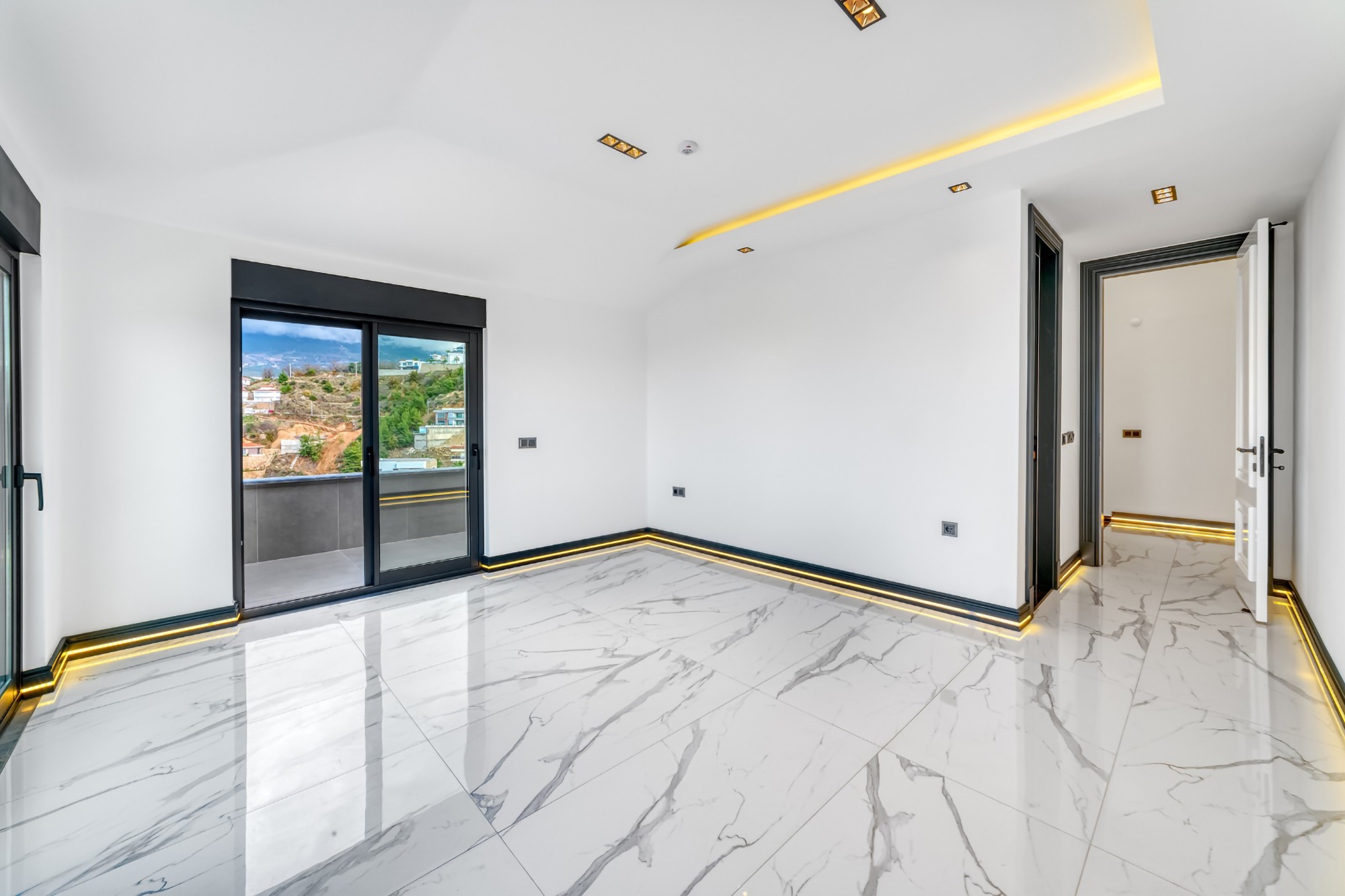 Luxuriöse 4+1 Villa mit atemberaubendem Blick in Kargicak, Alanya