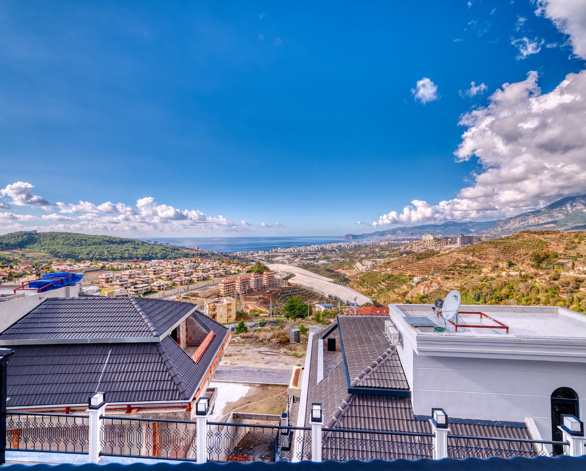Luxuriöse 4+1 Villa mit atemberaubendem Blick in Kargicak, Alanya