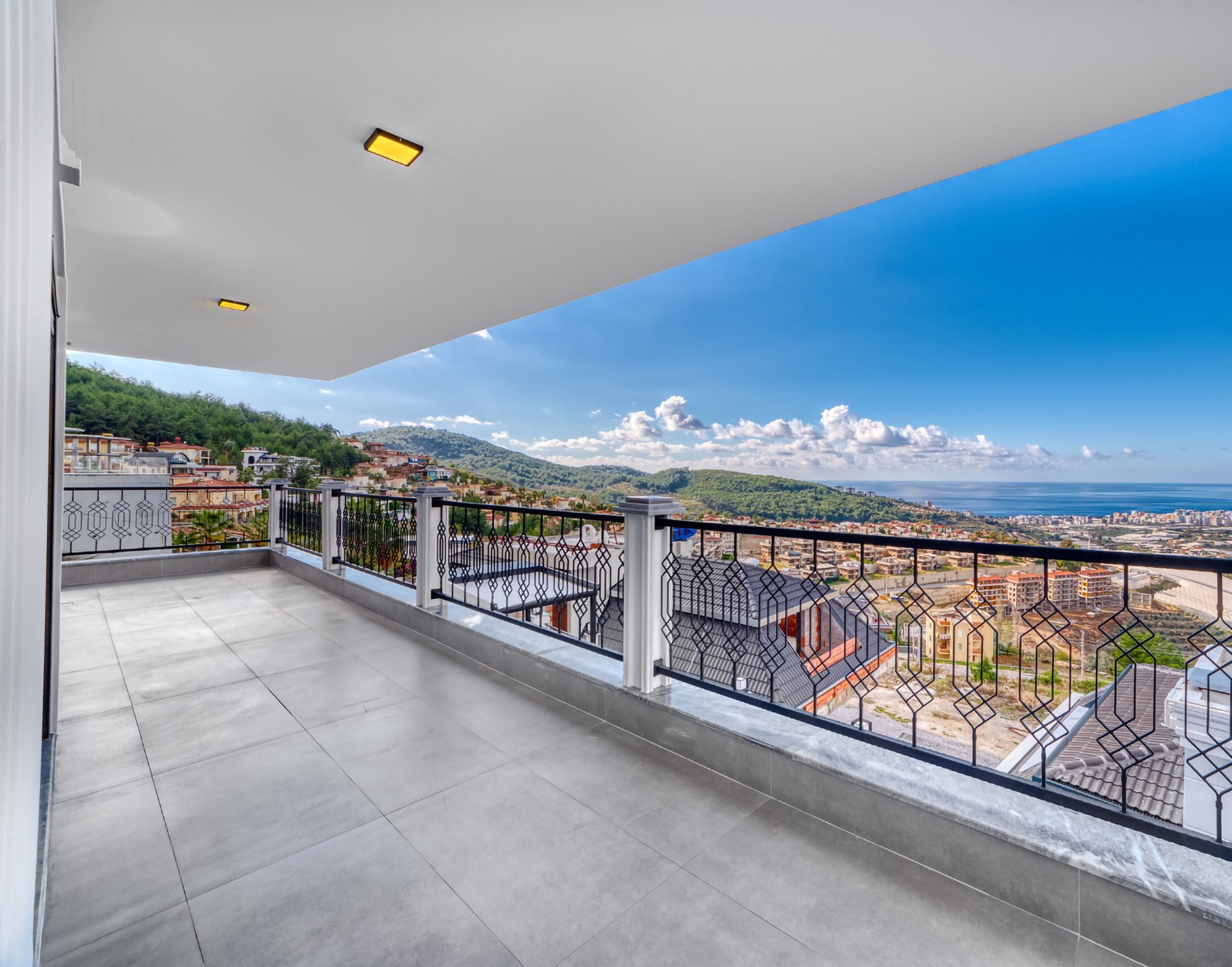 Luxuriöse 4+1 Villa mit atemberaubendem Blick in Kargicak, Alanya