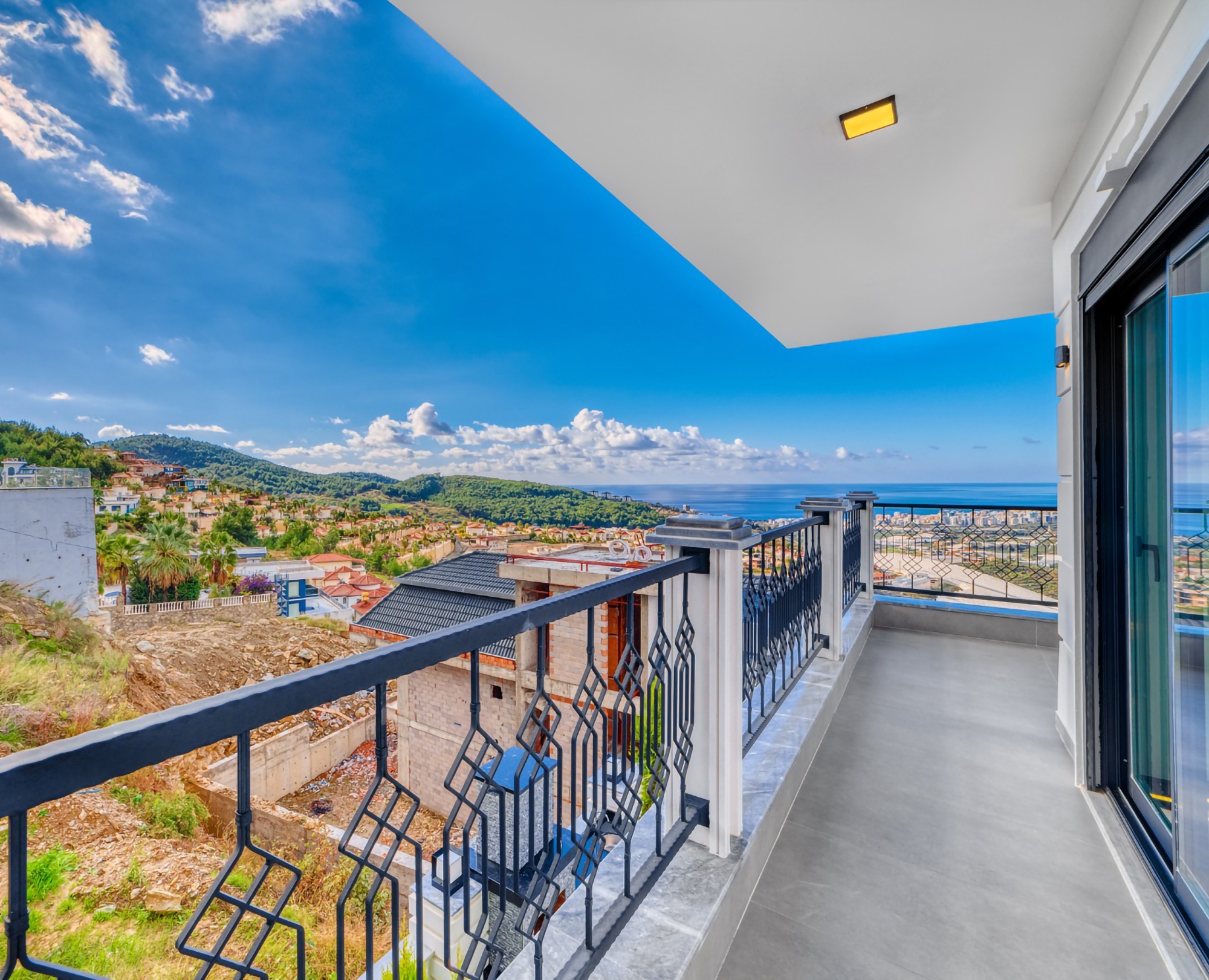 Luxuriöse 4+1 Villa mit atemberaubendem Blick in Kargicak, Alanya