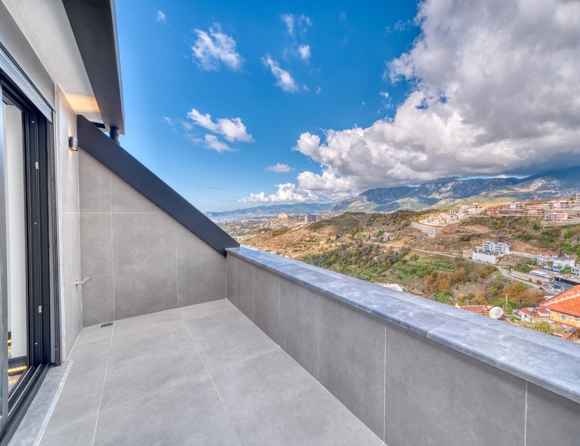 Luxuriöse 4+1 Villa mit atemberaubendem Blick in Kargicak, Alanya