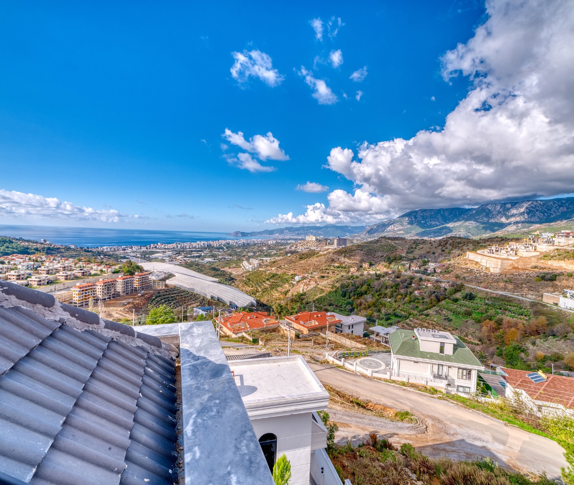 Luxuriöse 4+1 Villa mit atemberaubendem Blick in Kargicak, Alanya