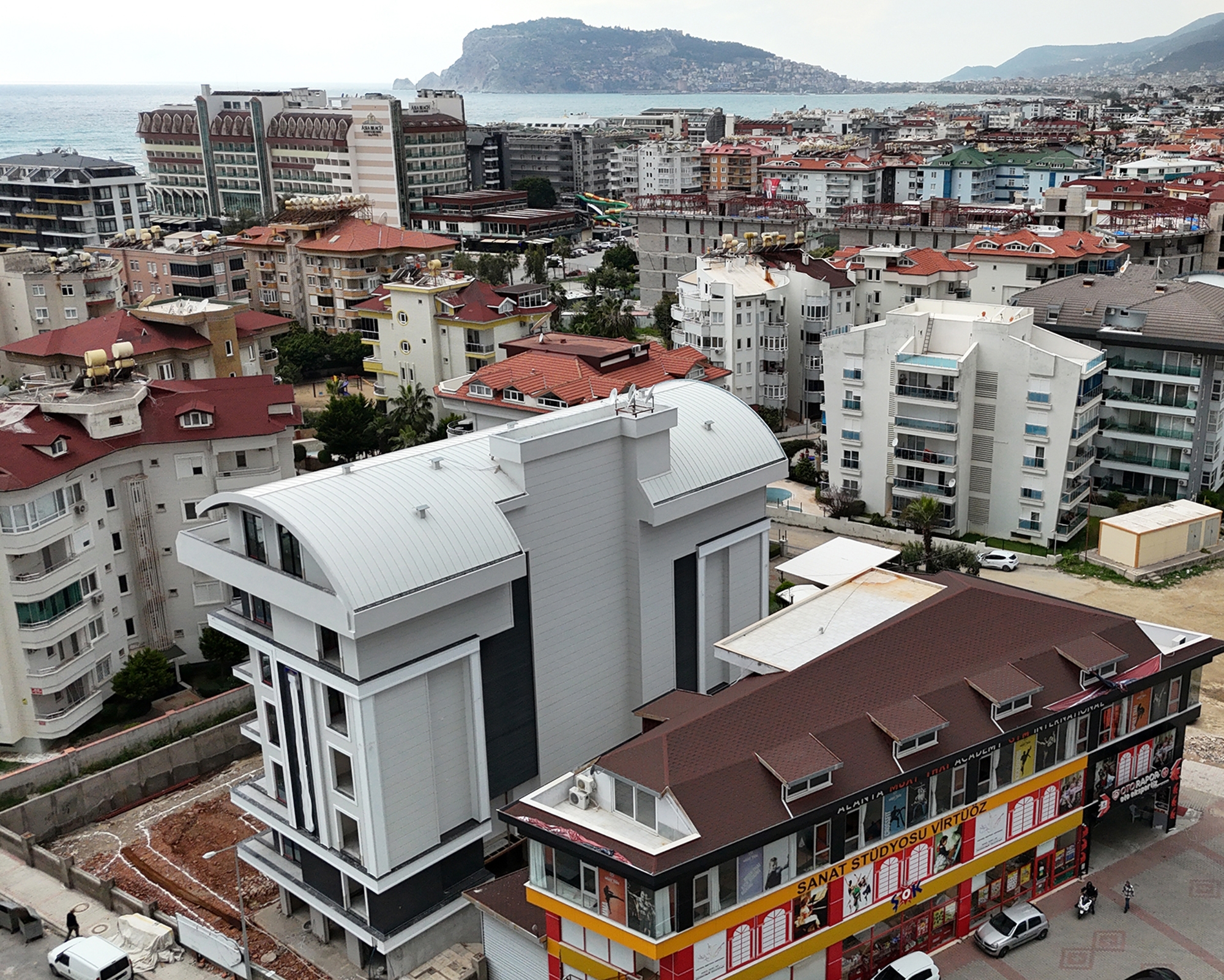 Luxuriöses 1+1 Apartment mit Burg- und Bergblick, Alanya Oba
