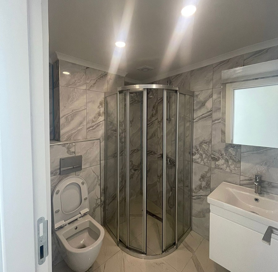 Luxuriöses 2+1 Apartment mit Meerblick, Burg- und Bergblick im Zentrum von Alanya