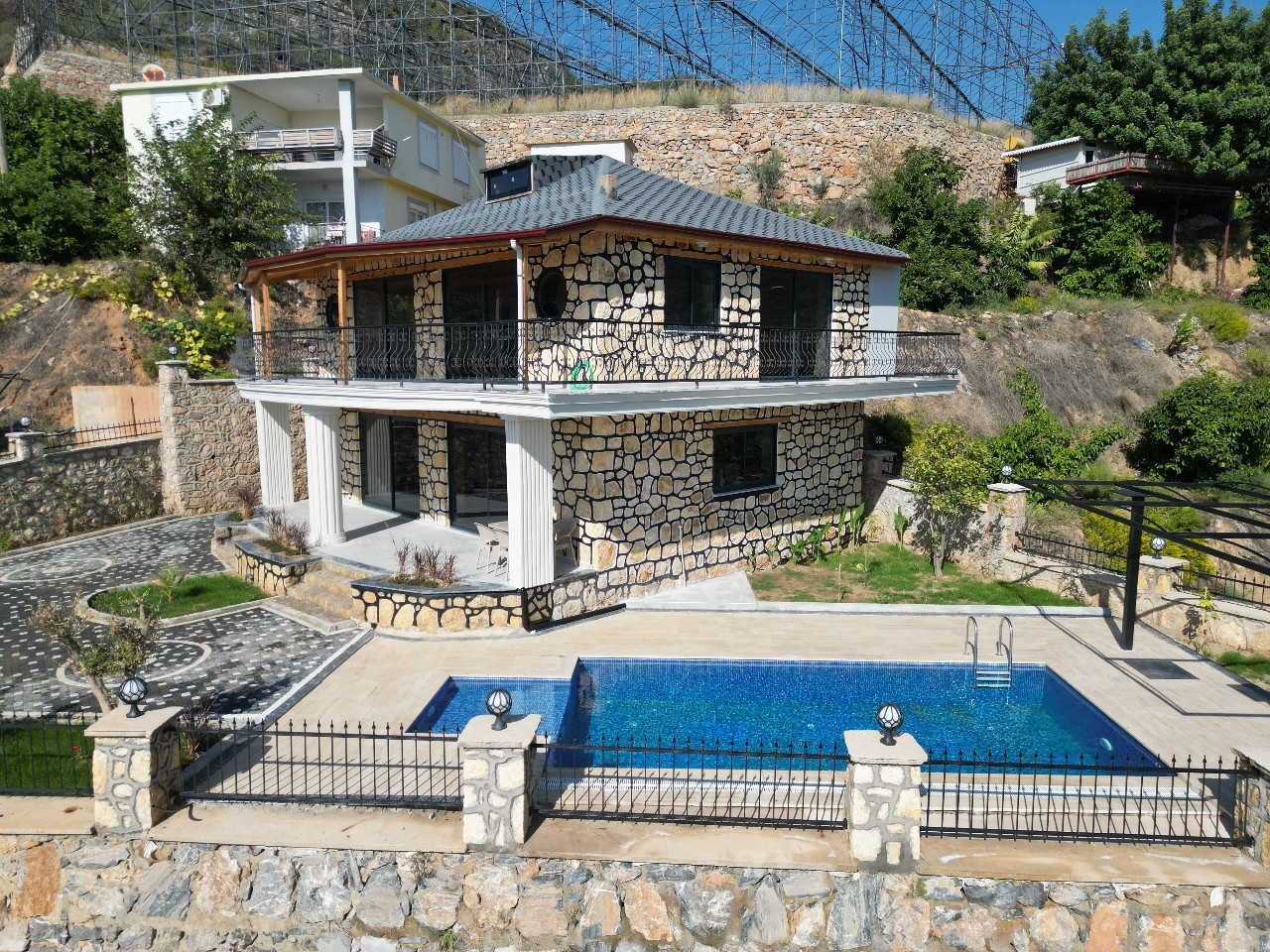 Luksus 3+1 Villa med Fantastisk Udsigt i Yeşilöz, Alanya
