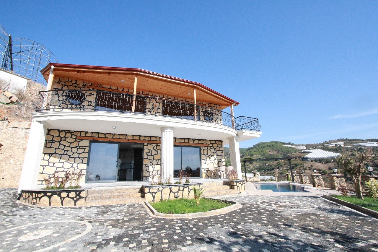 Luksus 3+1 Villa med Fantastisk Udsigt i Yeşilöz, Alanya