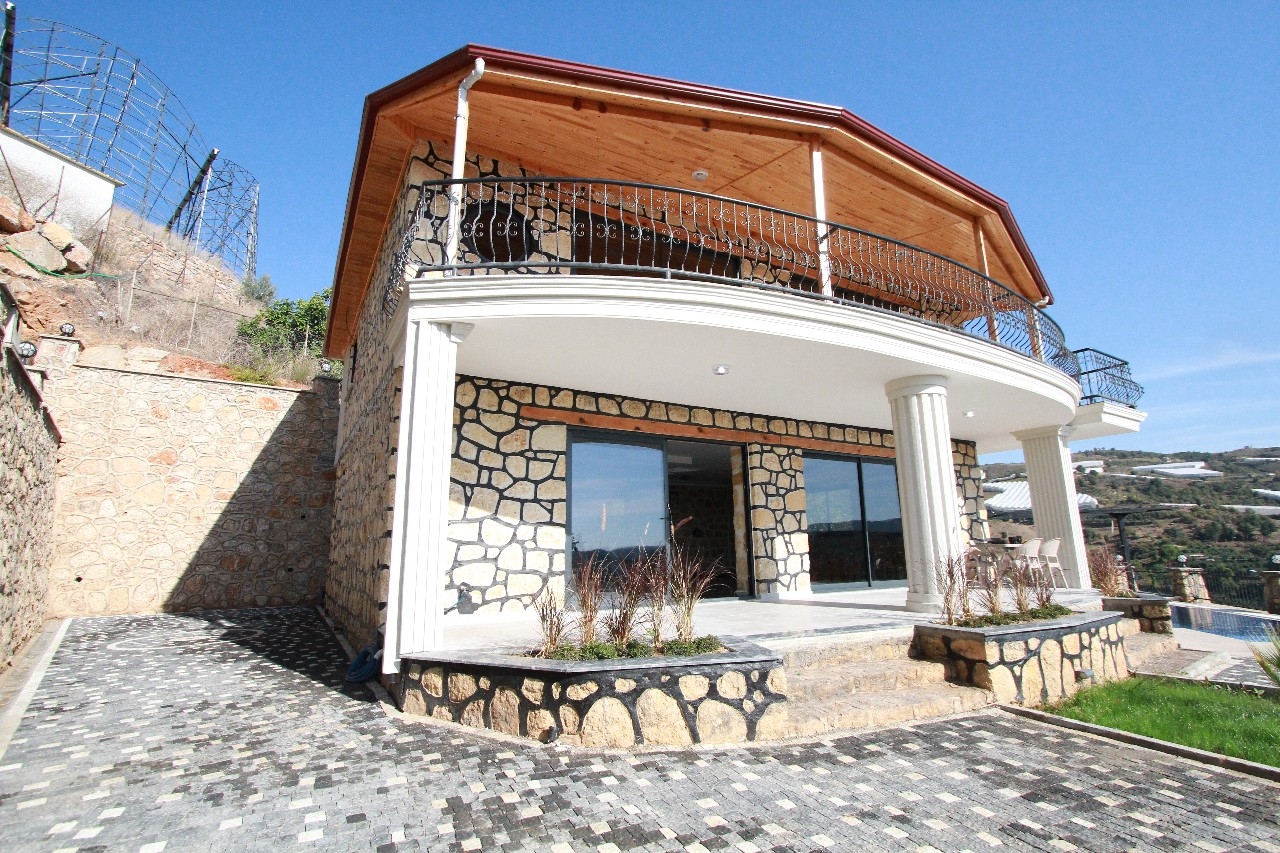 Luksus 3+1 Villa med Fantastisk Udsigt i Yeşilöz, Alanya