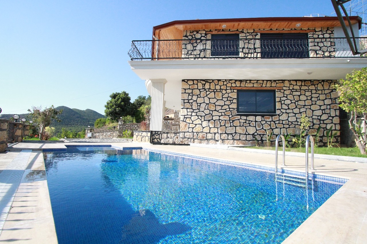 Luksus 3+1 Villa med Fantastisk Udsigt i Yeşilöz, Alanya