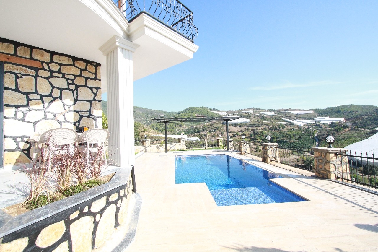 Luksus 3+1 Villa med Fantastisk Udsigt i Yeşilöz, Alanya
