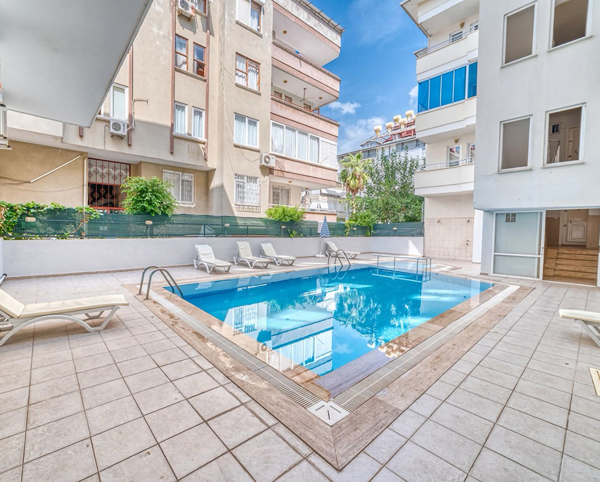 Luksus 1+1 Lejlighed med Bjergudsigt i Alanya Centrum