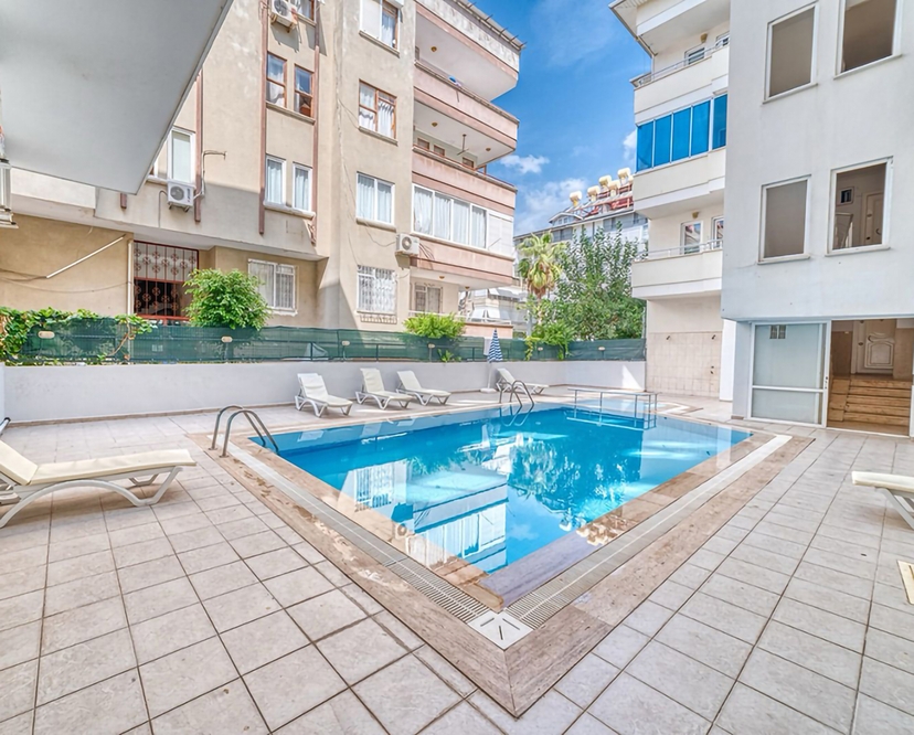 Luksus 1+1 Lejlighed med Bjergudsigt i Alanya Centrum