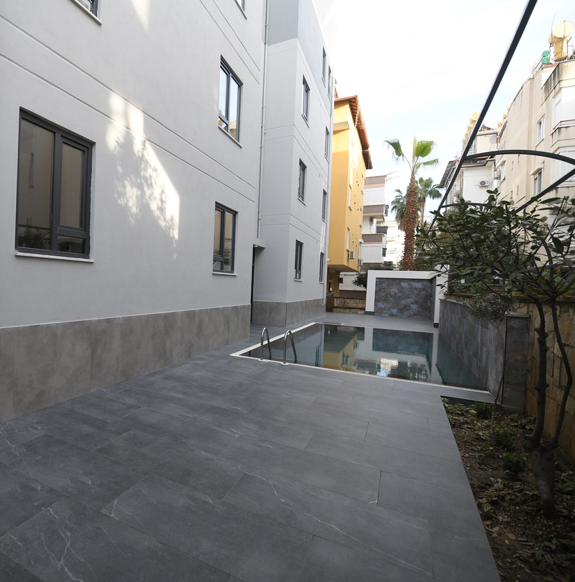 Luxuriöse 2+1 Wohnung mit Burg- und Bergblick im Zentrum von Alanya
