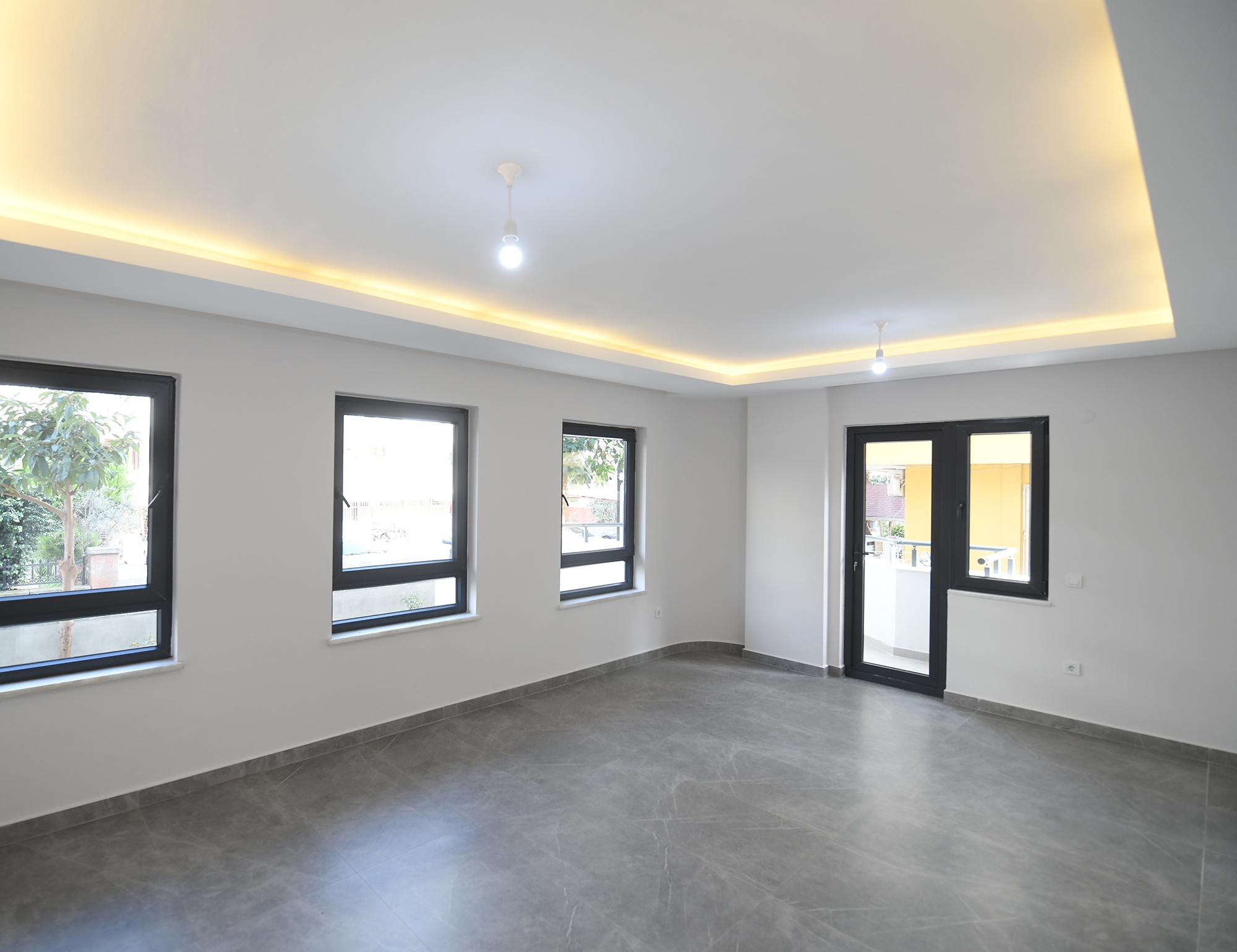 Luxuriöse 2+1 Wohnung mit Burg- und Bergblick im Zentrum von Alanya
