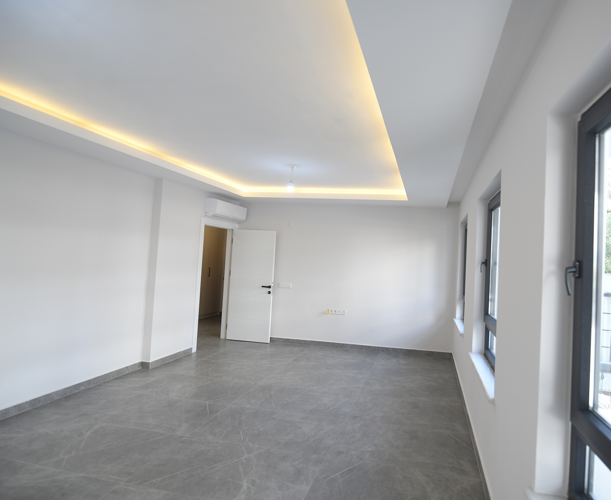 Luxuriöse 2+1 Wohnung mit Burg- und Bergblick im Zentrum von Alanya