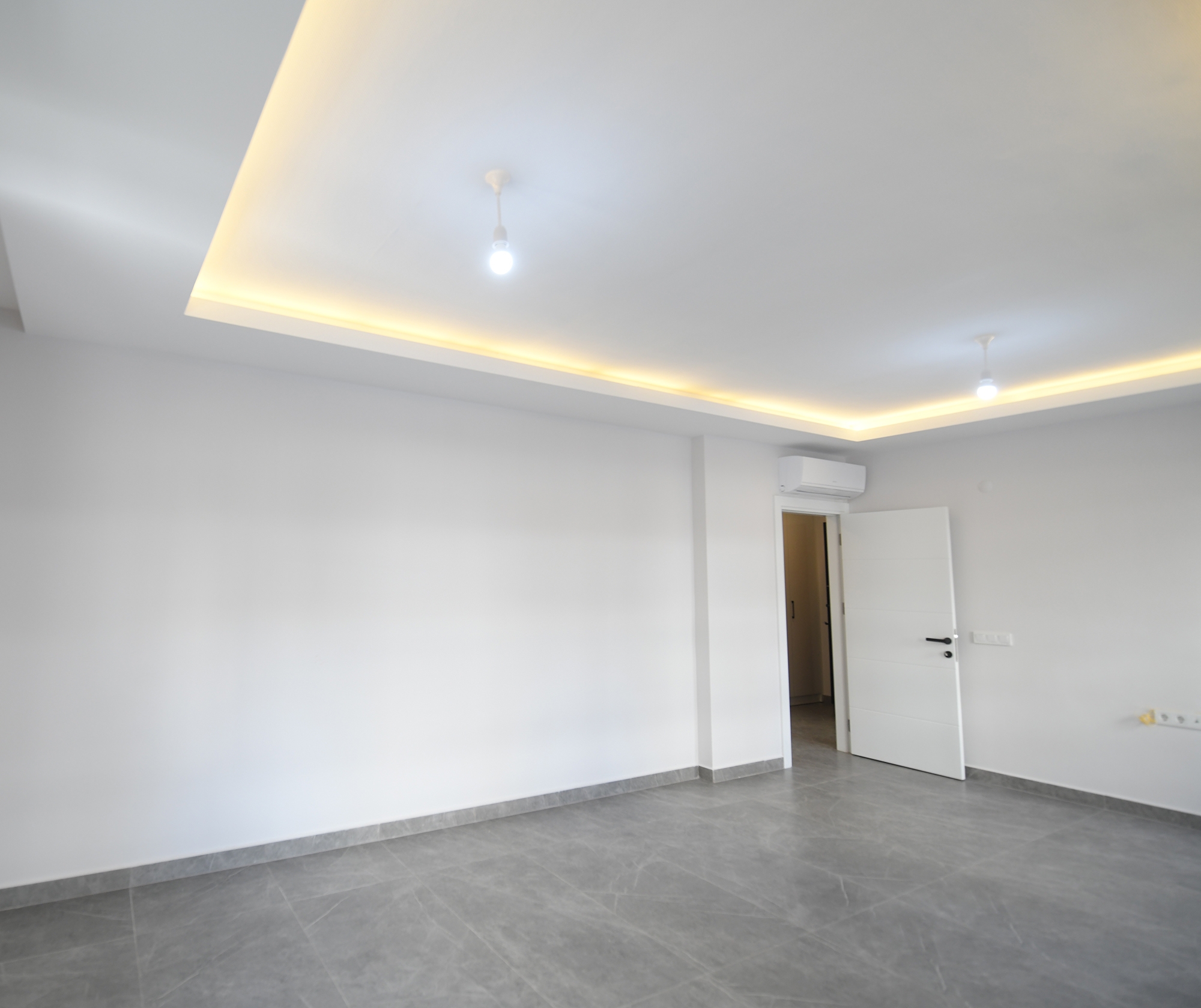 Luxuriöse 2+1 Wohnung mit Burg- und Bergblick im Zentrum von Alanya