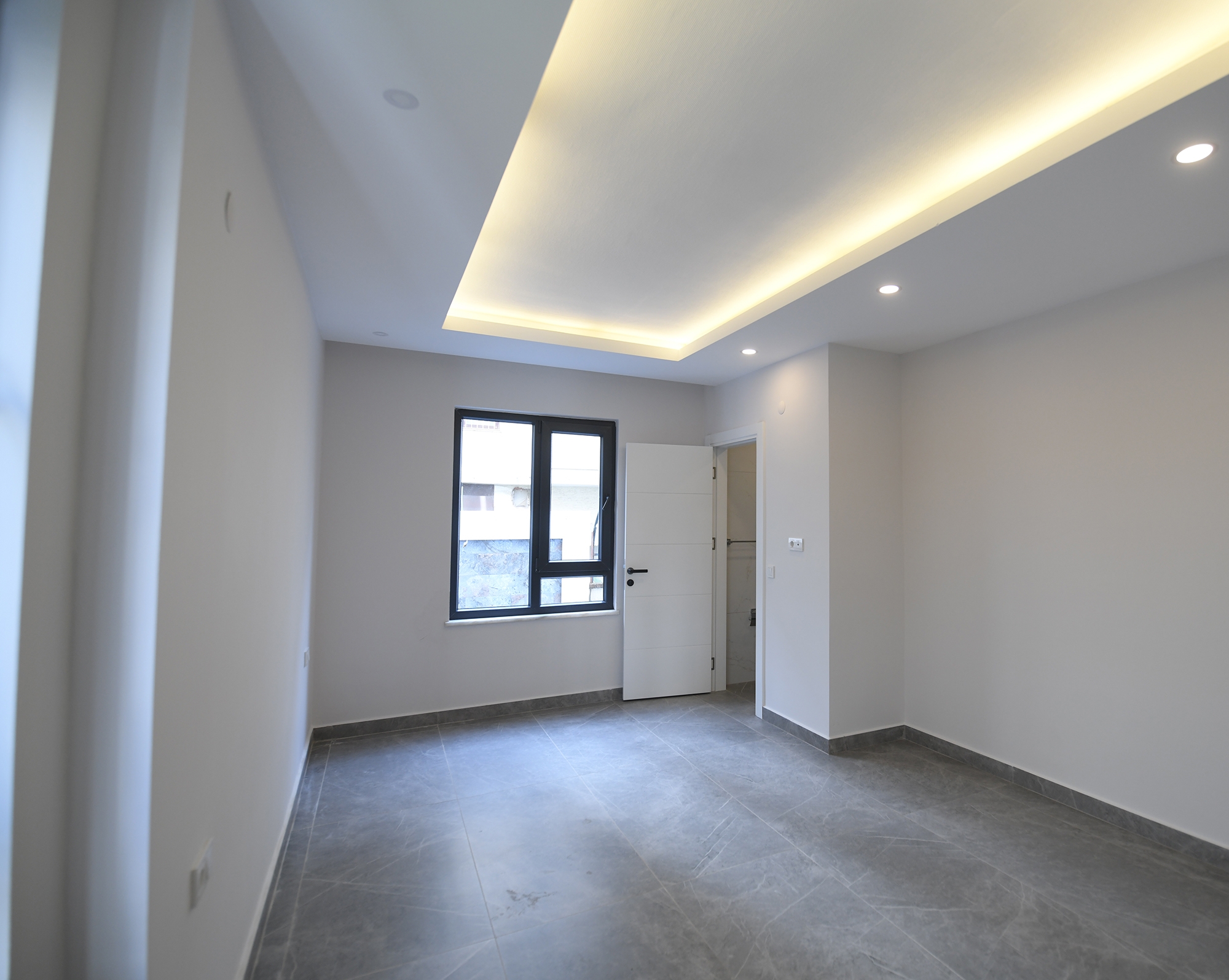 Luxuriöse 2+1 Wohnung mit Burg- und Bergblick im Zentrum von Alanya