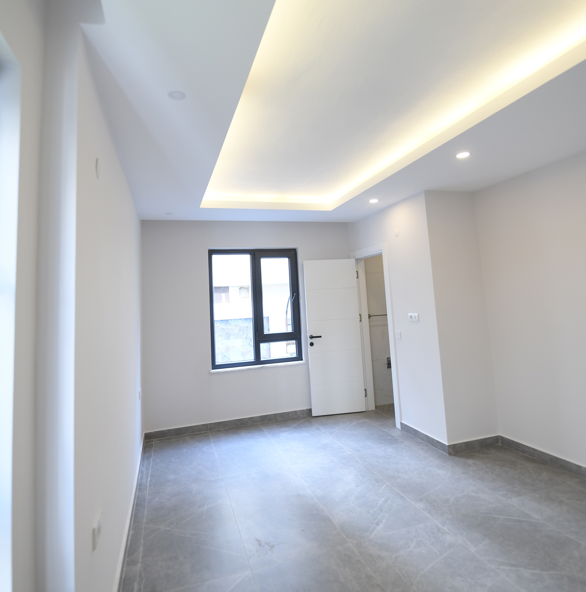 Luxuriöse 2+1 Wohnung mit Burg- und Bergblick im Zentrum von Alanya