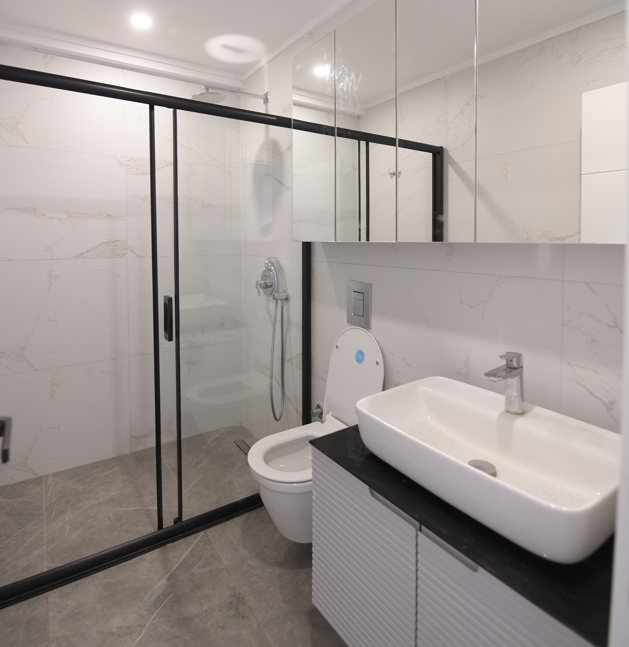 Luxuriöse 2+1 Wohnung mit Burg- und Bergblick im Zentrum von Alanya