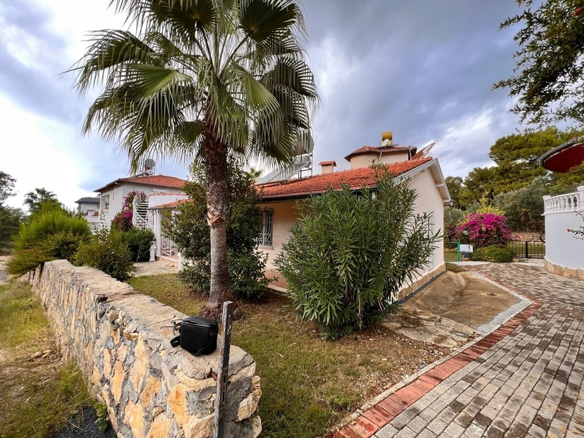 2+1 Villa med slott- och bergsutsikt, Alanya Avsallar