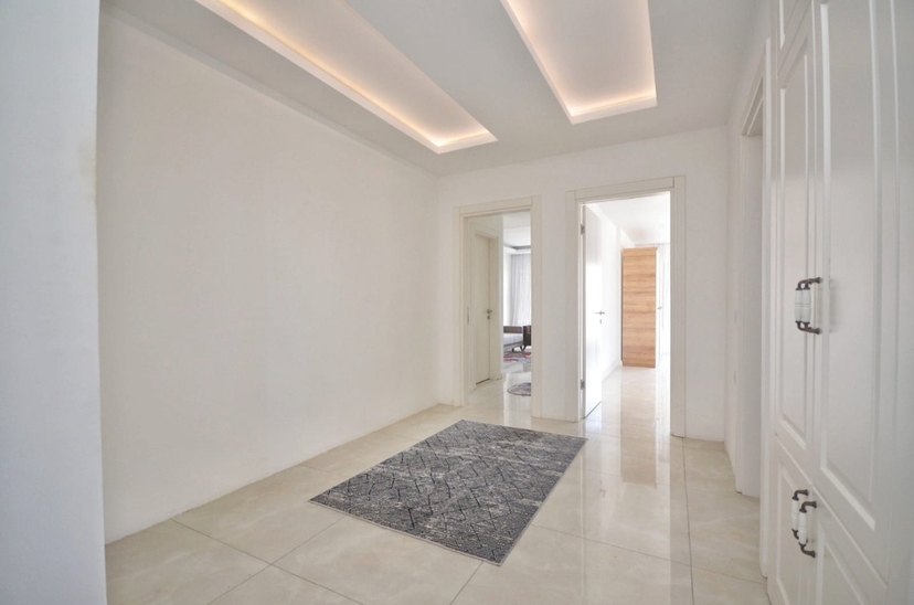 Immediately available spacious 2+1 penthouse 250 m from the sea in Alanya