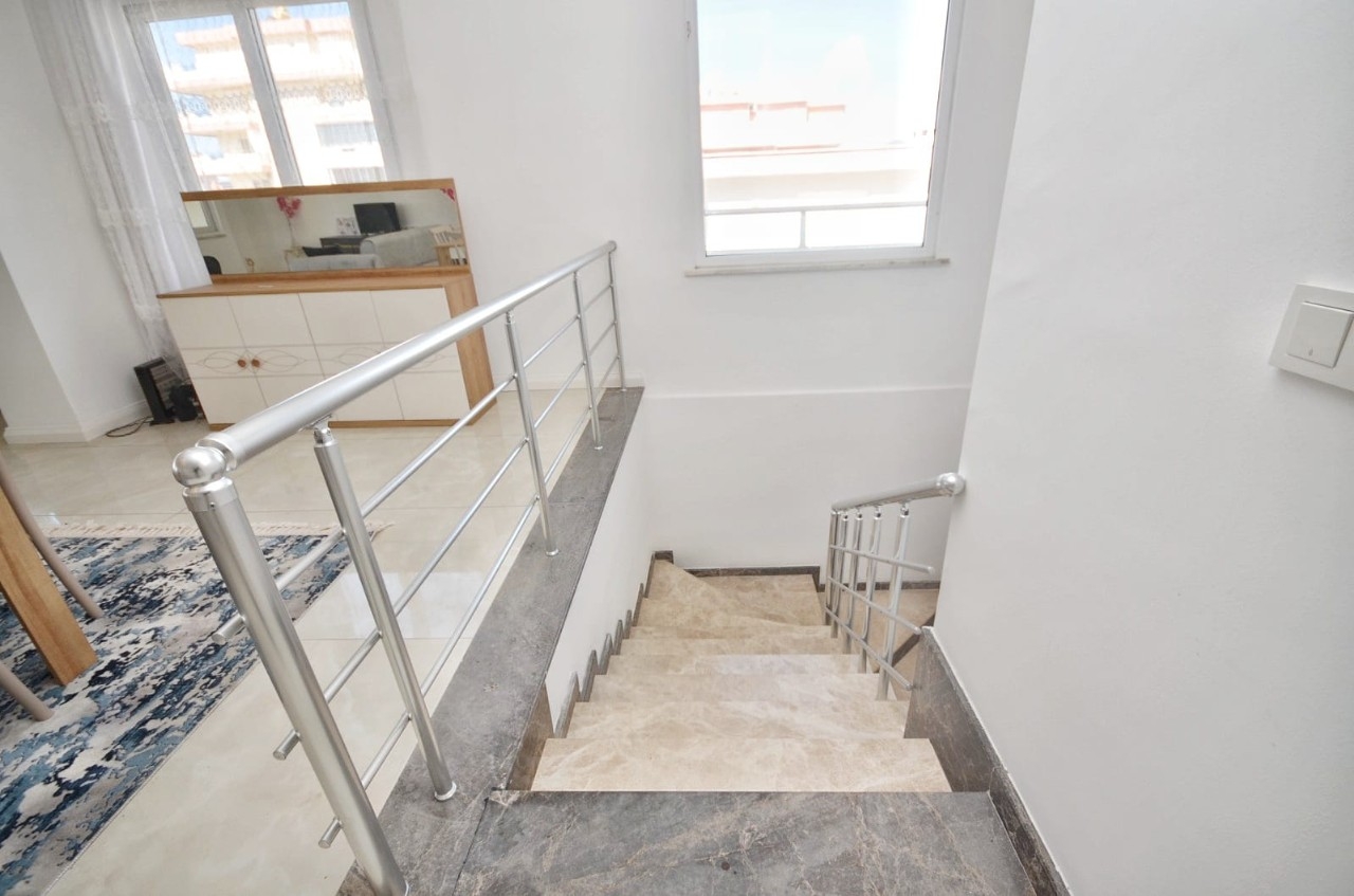 Immediately available spacious 2+1 penthouse 250 m from the sea in Alanya