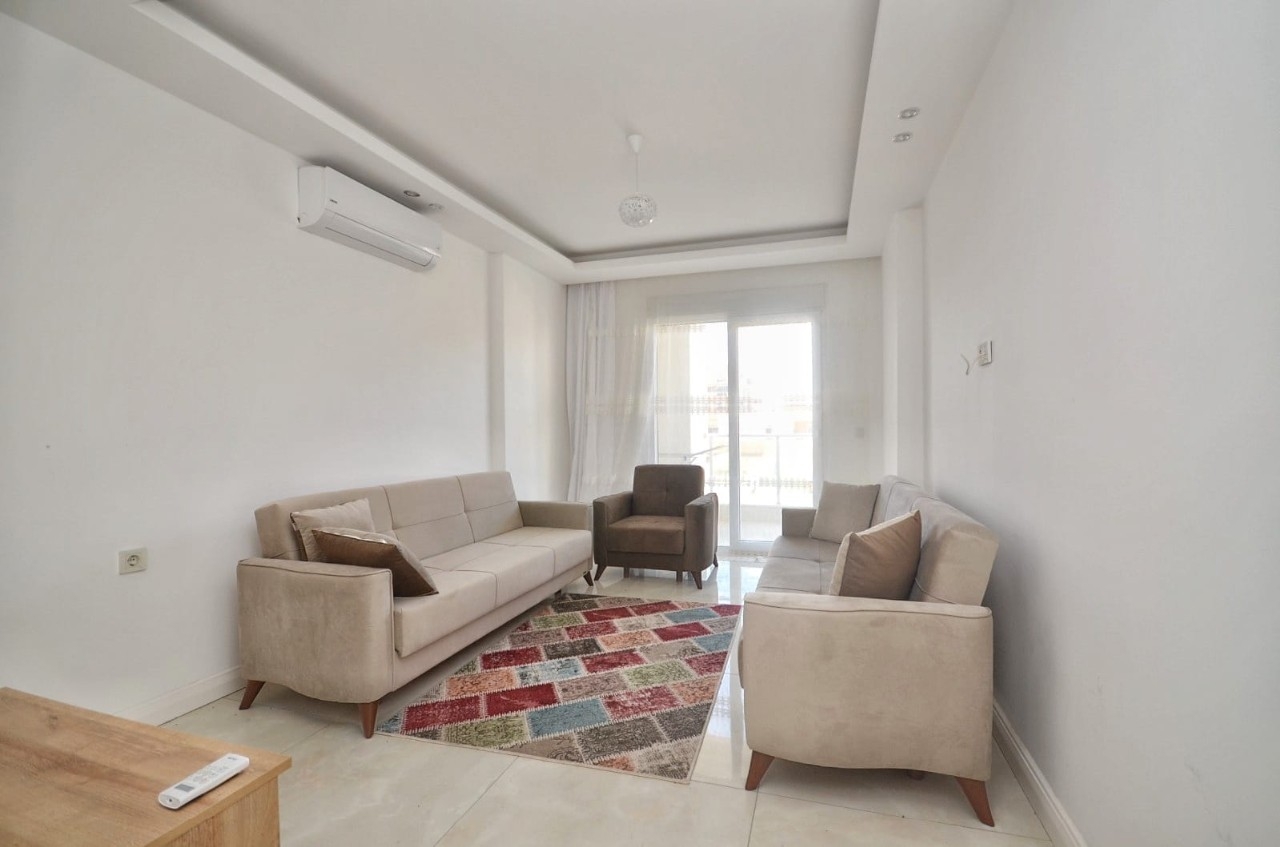 Immediately available spacious 2+1 penthouse 250 m from the sea in Alanya