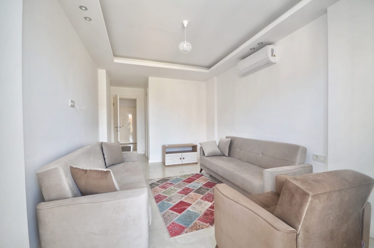 Immediately available spacious 2+1 penthouse 250 m from the sea in Alanya