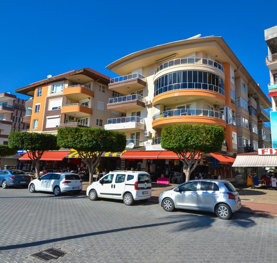 Spacious 2+1 Apartment in Alanya City Center with Mountain View