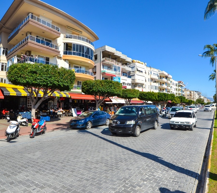 Spacious 2+1 Apartment in Alanya City Center with Mountain View