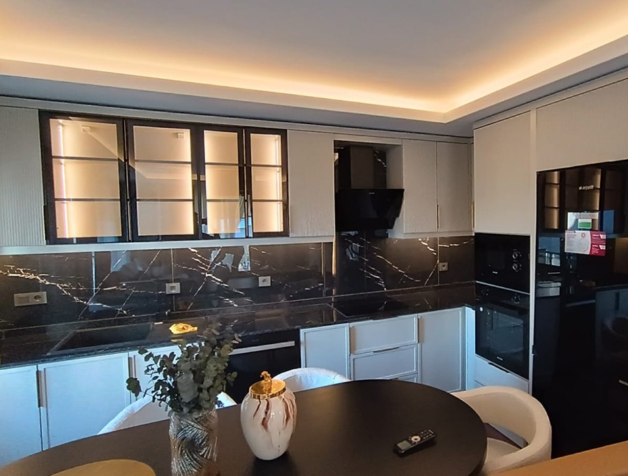 Spacious 2+1 Apartment in Alanya City Center with Mountain View