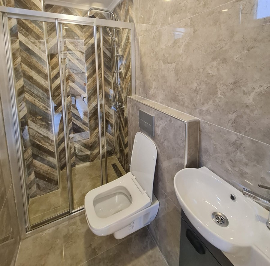 Spacious 2+1 Apartment in Alanya City Center with Mountain View