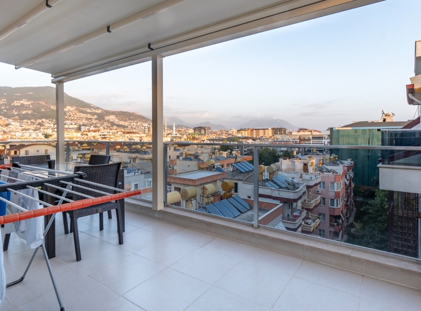 Luxuriöses 2+1 Penthouse mit Bergblick im Zentrum von Alanya