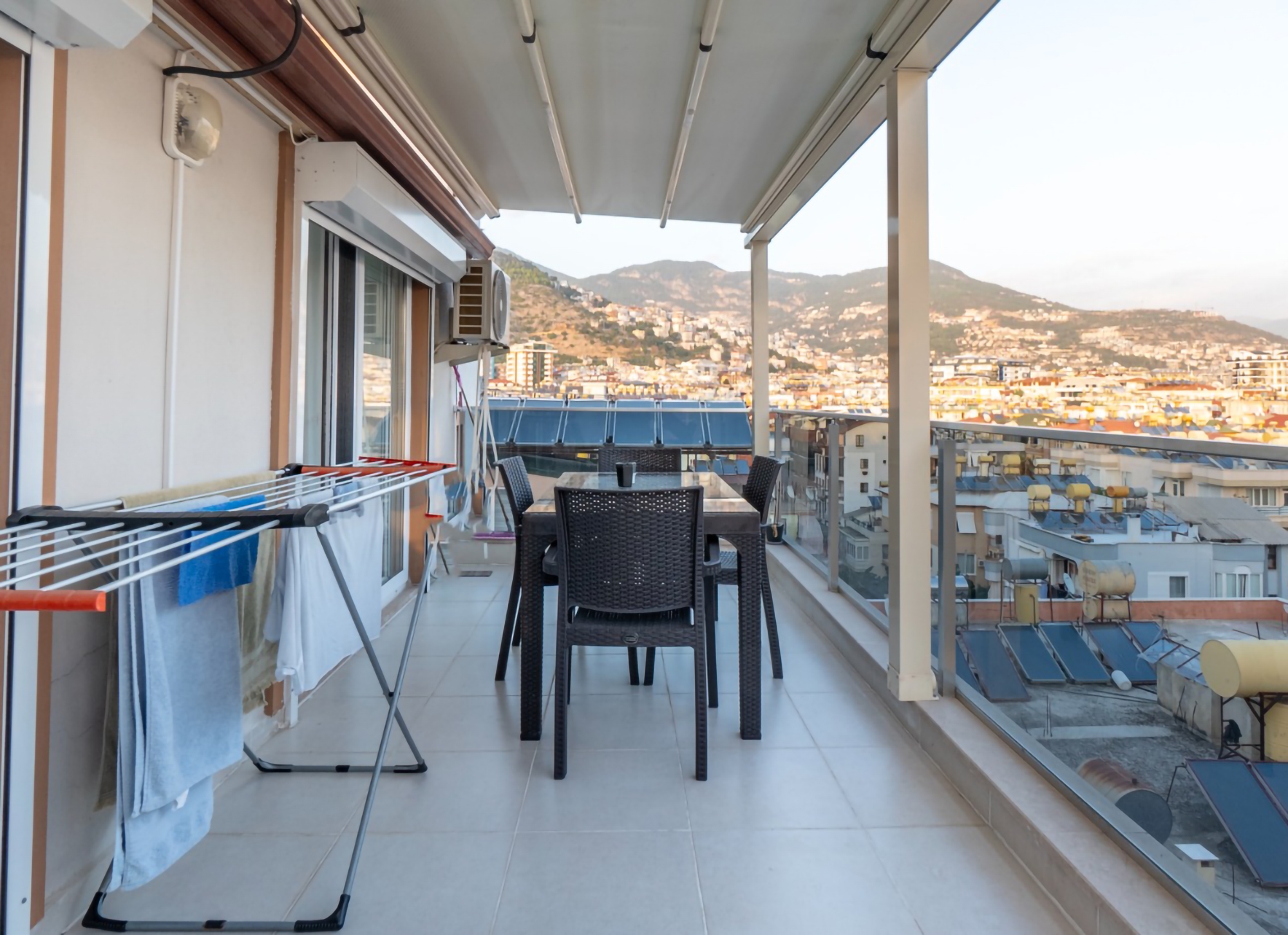 Luxuriöses 2+1 Penthouse mit Bergblick im Zentrum von Alanya