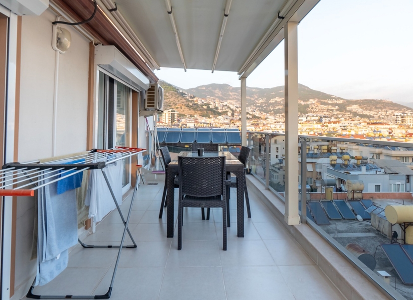 Luxuriöses 2+1 Penthouse mit Bergblick im Zentrum von Alanya