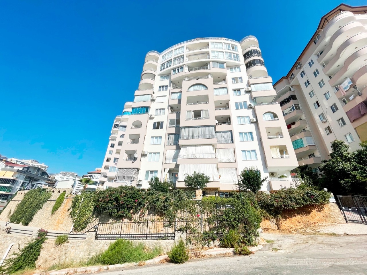 Stunning 2+1 Apartment with Sea and Castle Views, Alanya Tosmur