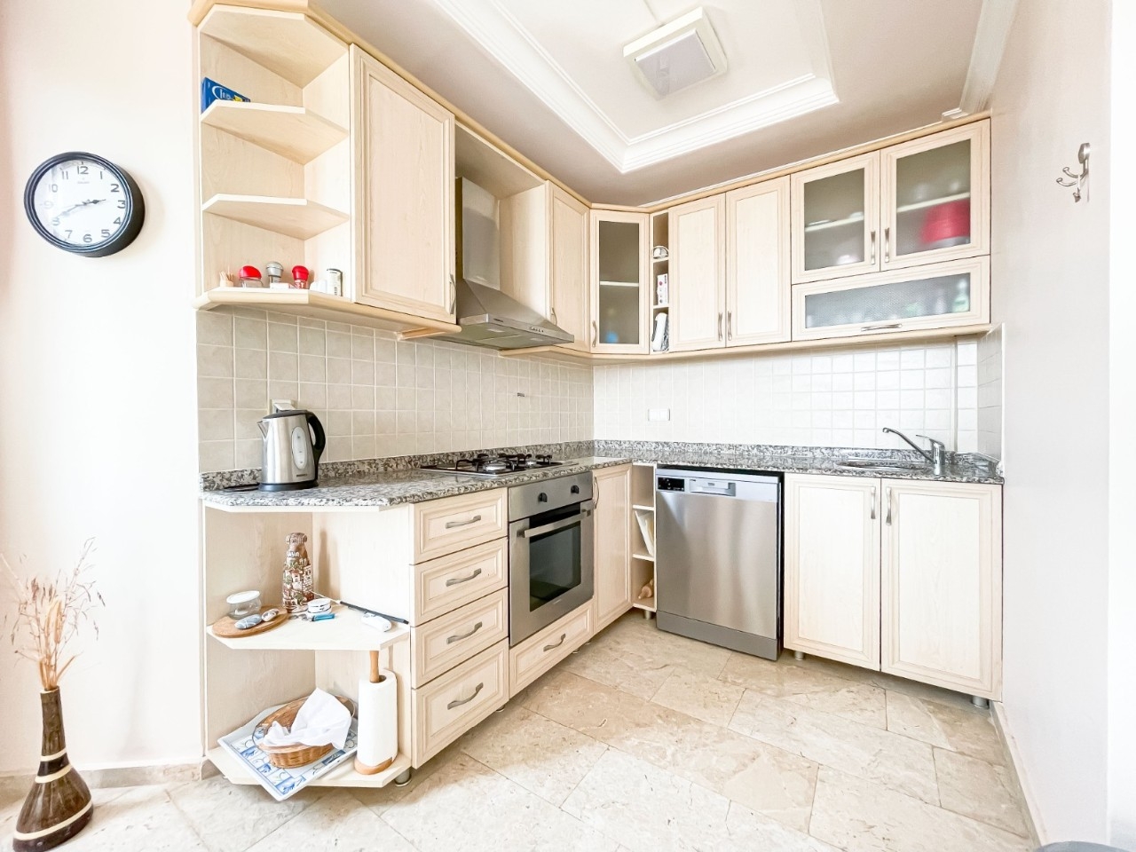 Stunning 2+1 Apartment with Sea and Castle Views, Alanya Tosmur