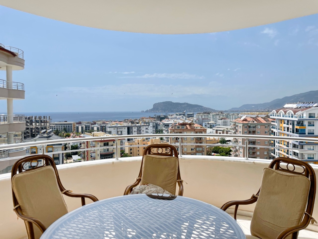 Stunning 2+1 Apartment with Sea and Castle Views, Alanya Tosmur