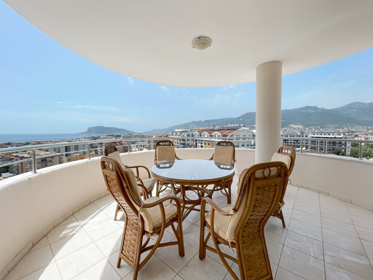 Stunning 2+1 Apartment with Sea and Castle Views, Alanya Tosmur