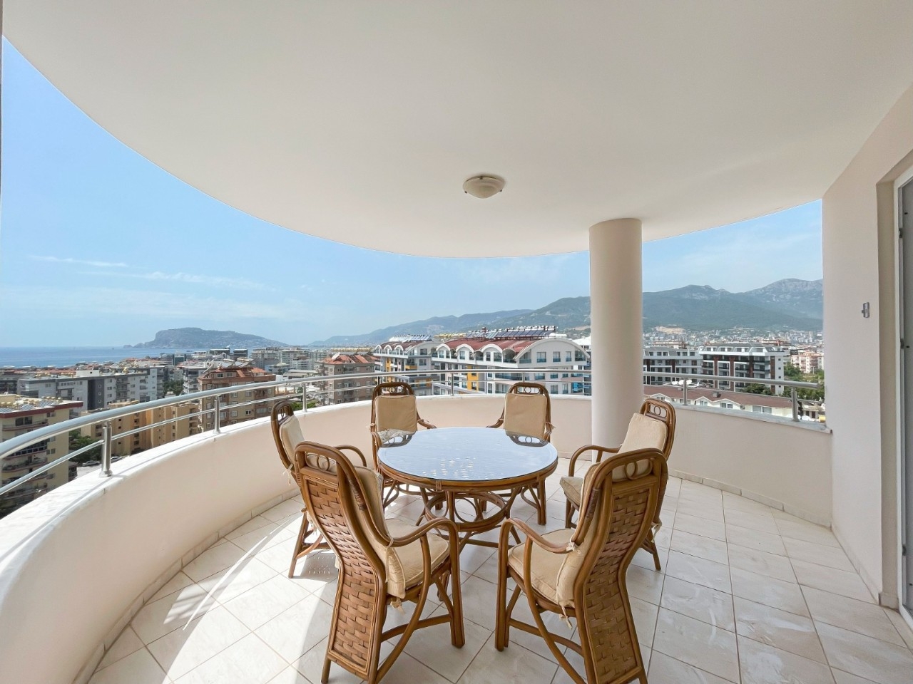 Stunning 2+1 Apartment with Sea and Castle Views, Alanya Tosmur