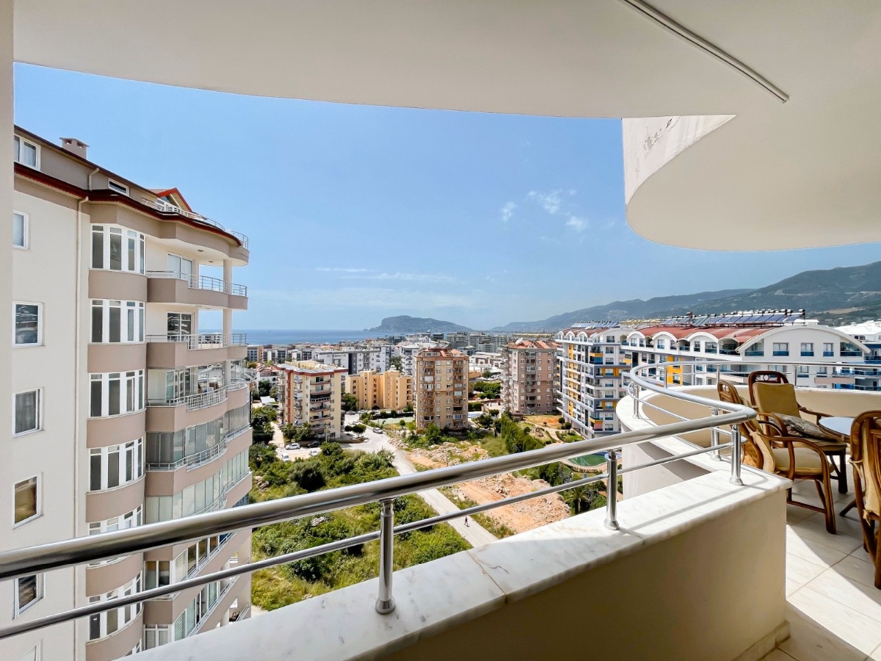 Stunning 2+1 Apartment with Sea and Castle Views, Alanya Tosmur