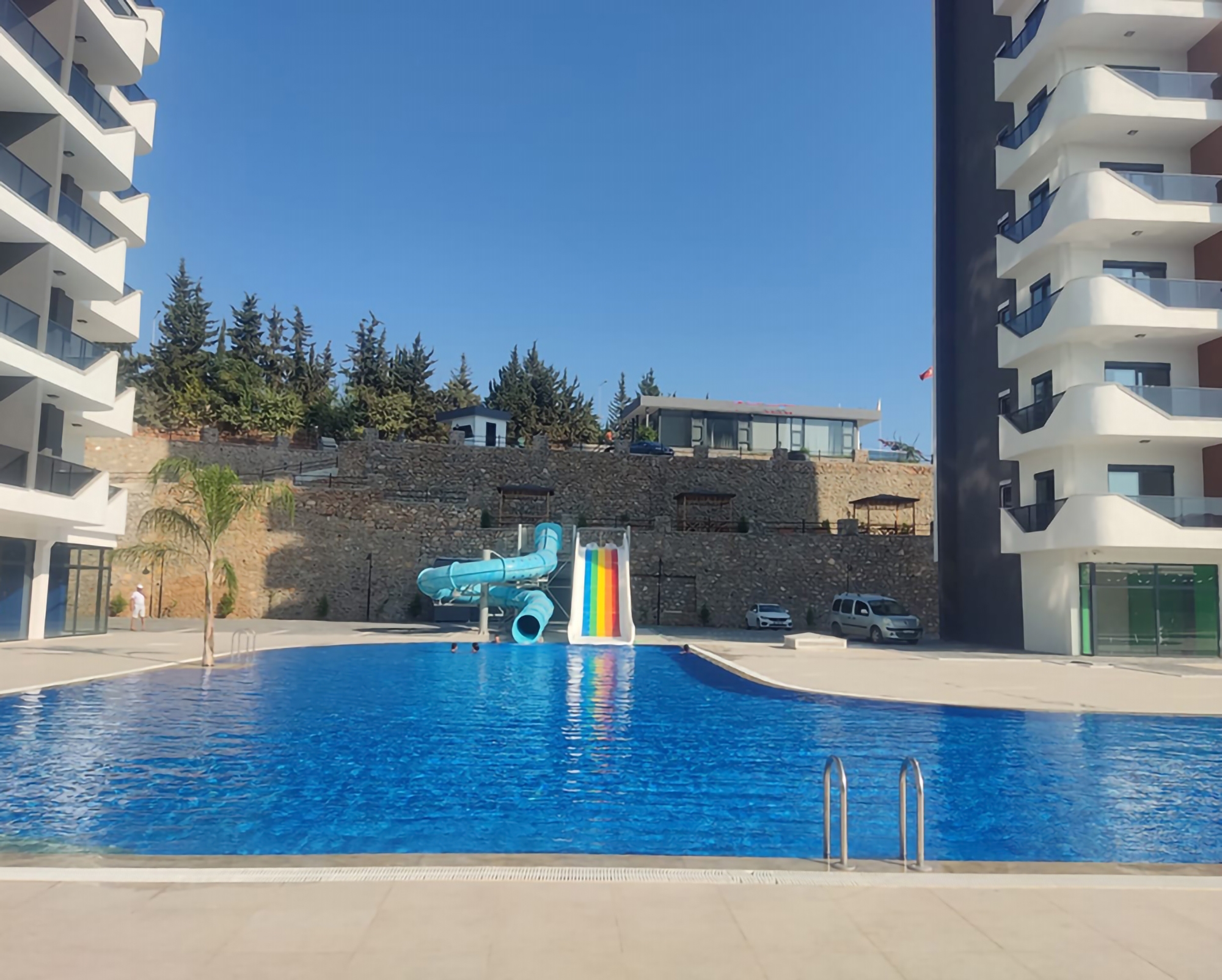 Luksus 1+1 Lejlighed med Bjergudsigt i Alanya