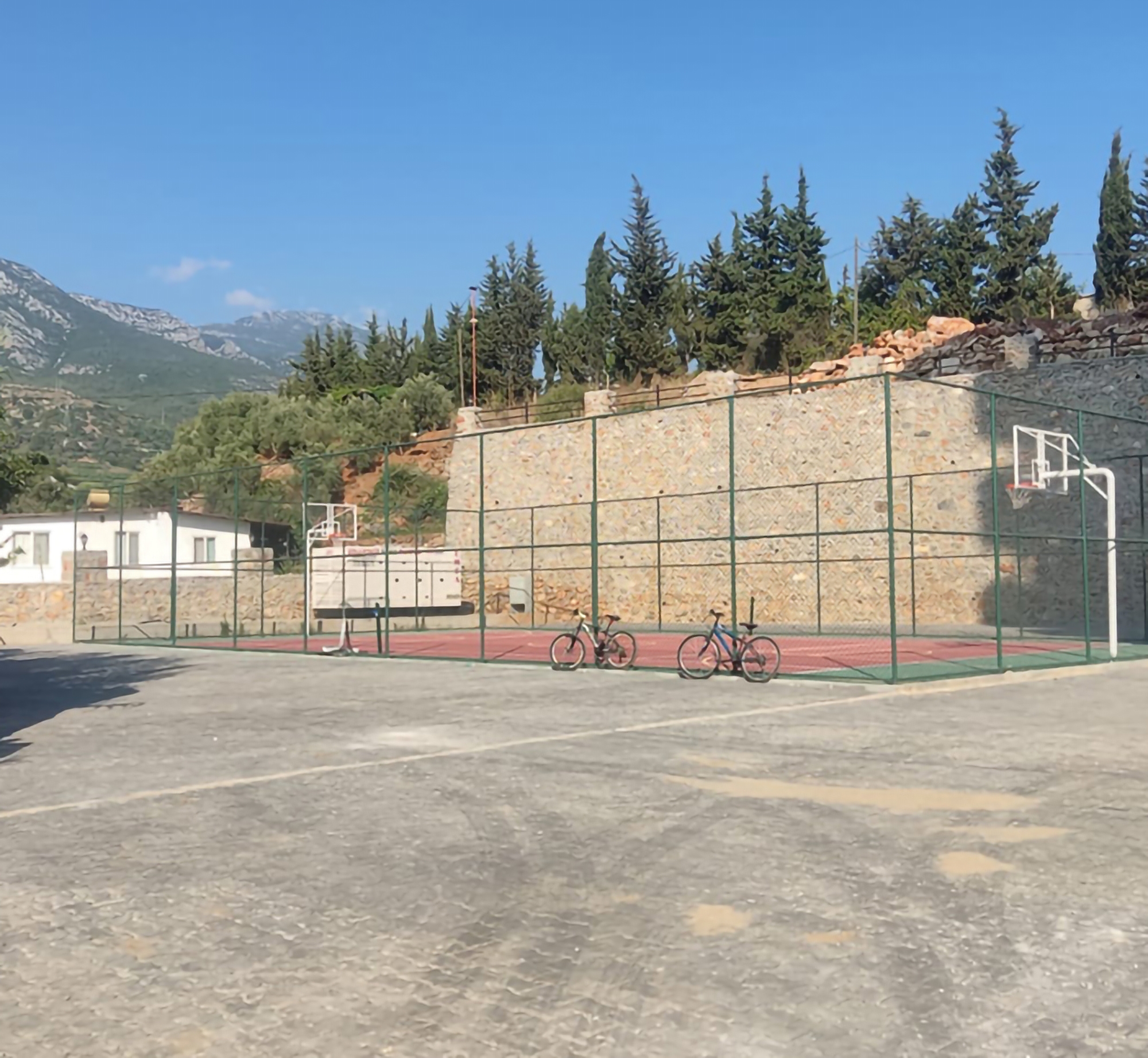 Luksus 1+1 Lejlighed med Bjergudsigt i Alanya