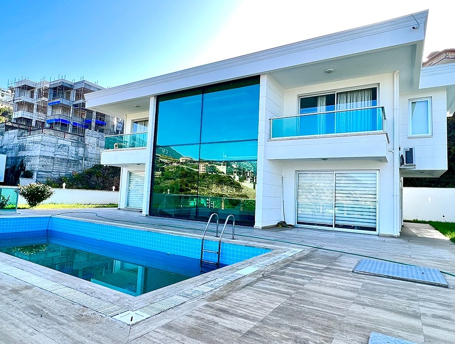 Stunning 5+1 Villa with Sea and Castle Views in Kargicak, Alanya
