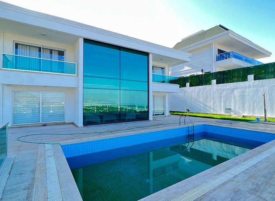 Stunning 5+1 Villa with Sea and Castle Views in Kargicak, Alanya