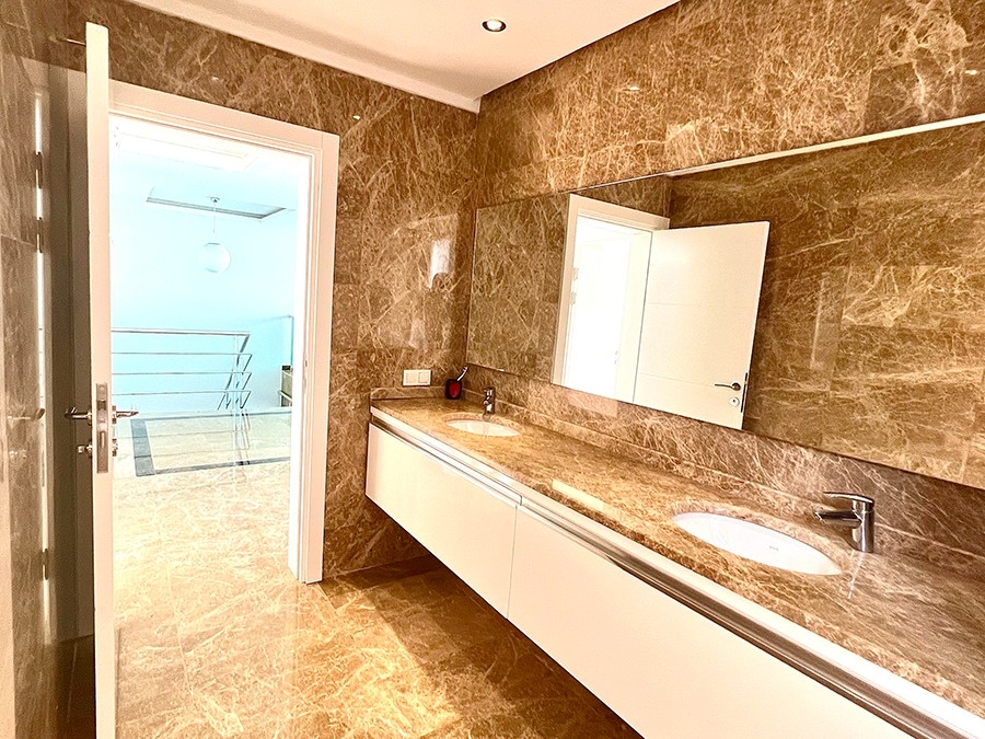 Stunning 5+1 Villa with Sea and Castle Views in Kargicak, Alanya