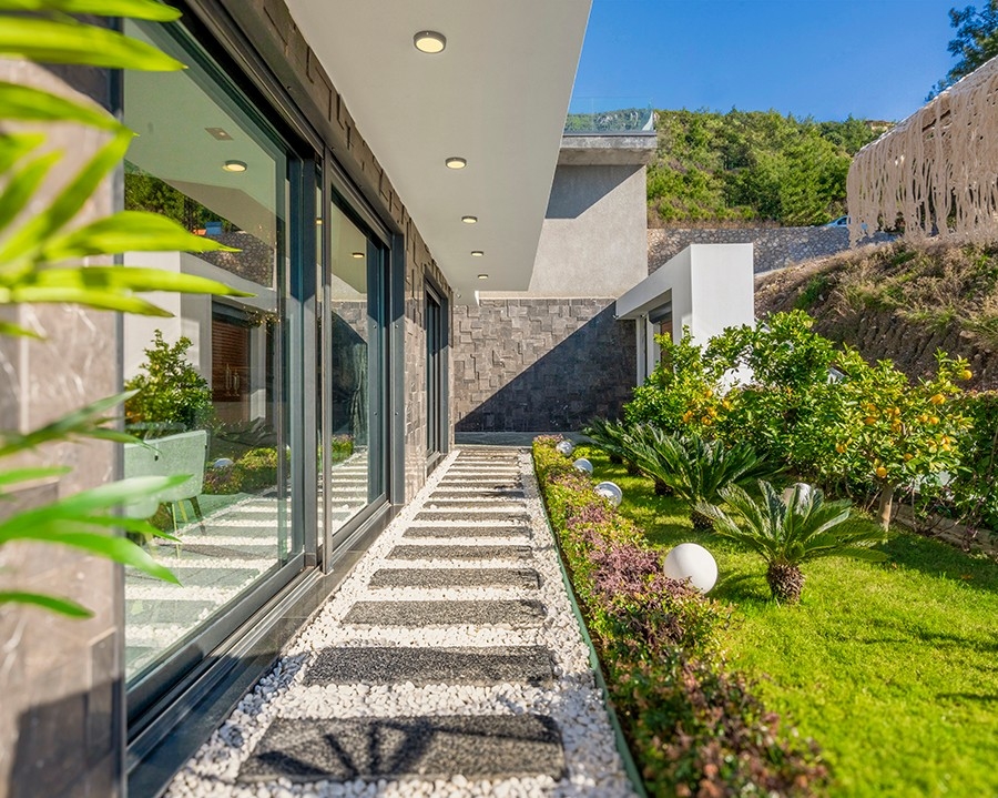 Luxury 3+1 Villa with Sea and Castle Views, Alanya - Bektas