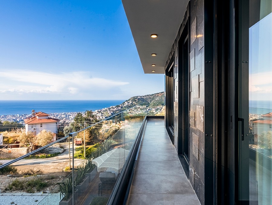 Luxury 3+1 Villa with Sea and Castle Views, Alanya - Bektas
