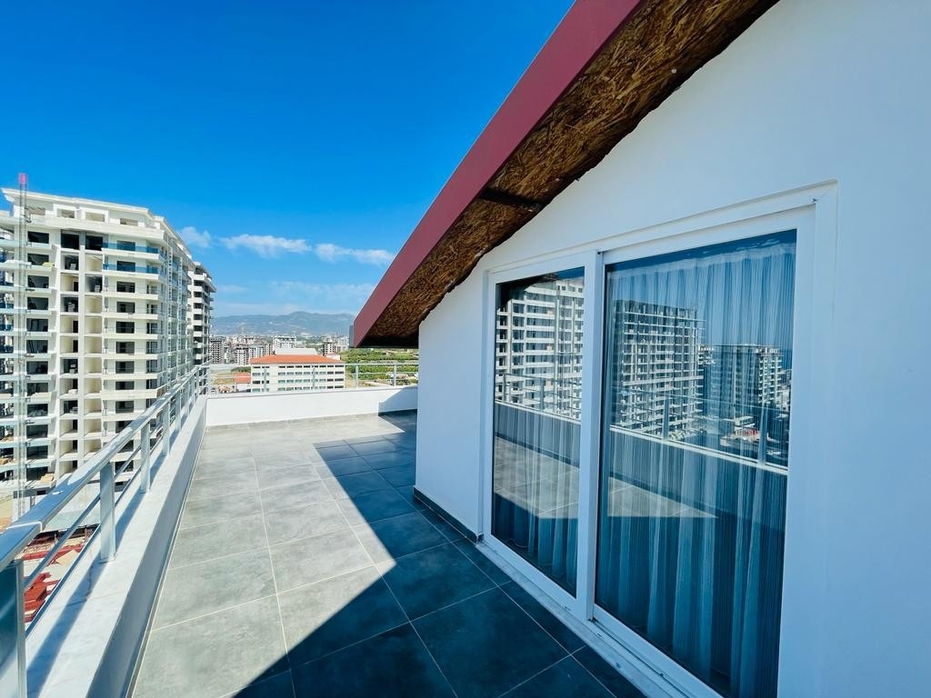 Luxurious 2+1 Apartment with Sea and Mountain Views